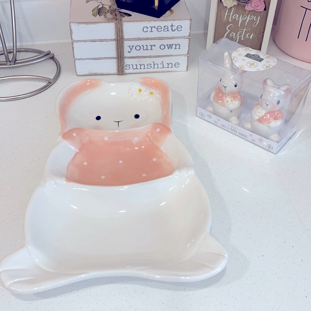 SALE Strawberry Street Plate/Salt&Pepper Shakers